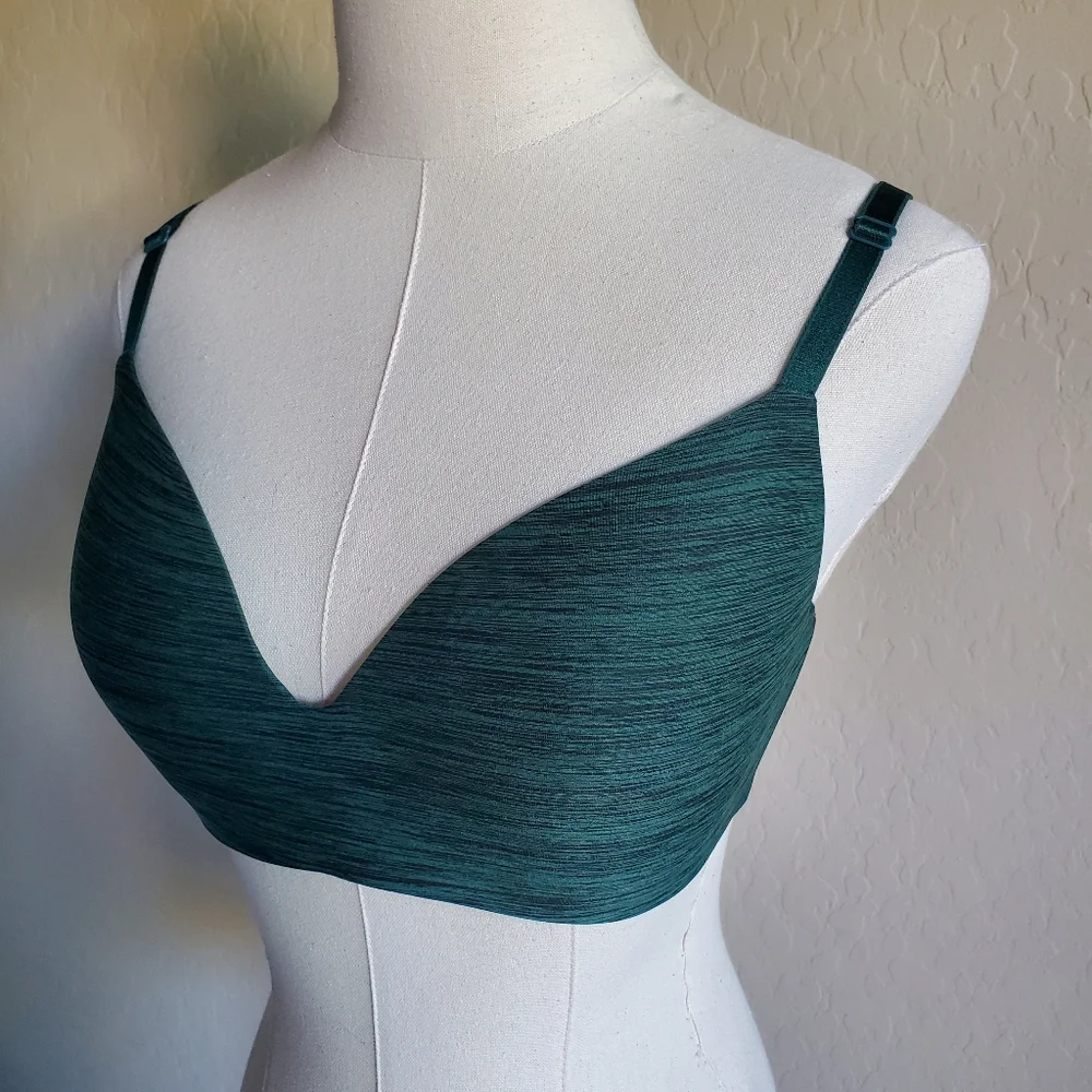 Victoria's Secret No-wire Bra 34D‎